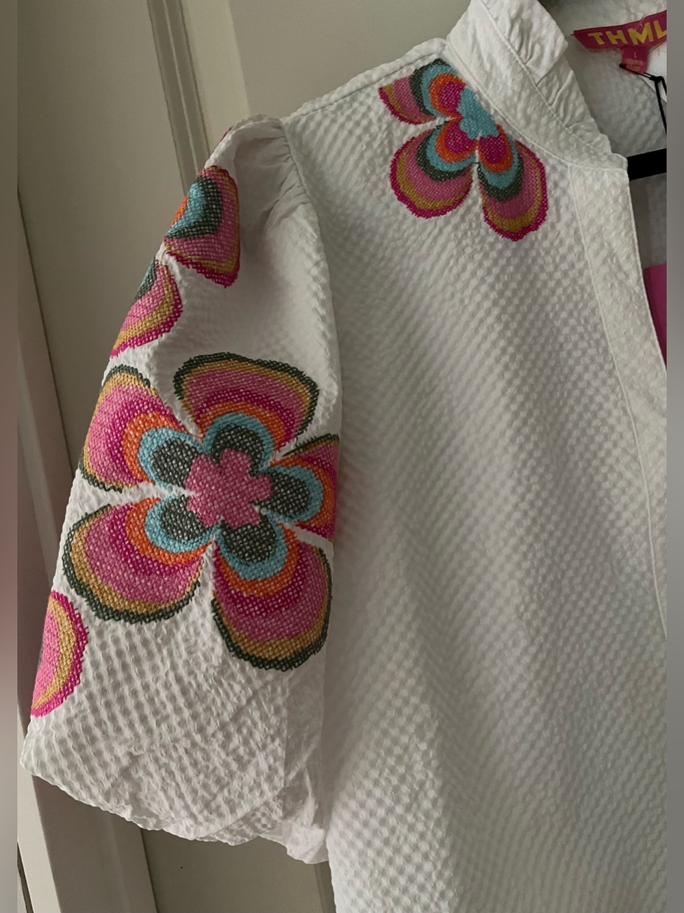 NWT THML White textured Multi Embroidered Split Frill Neck Balloon Sleeve Top L - Picture 4 of 6